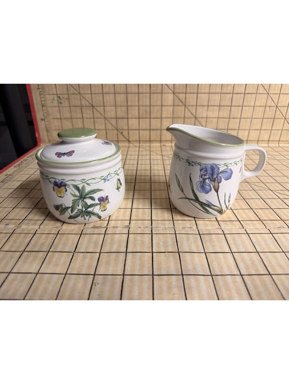 VTG STUDIO NOVA GARDEN BLOOM SUGAR BOWL W/LID 3 3/4"H X 3.5"D & CREAMER Mikasa